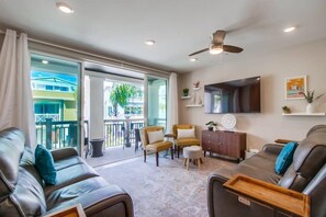 Televisión y oficina 