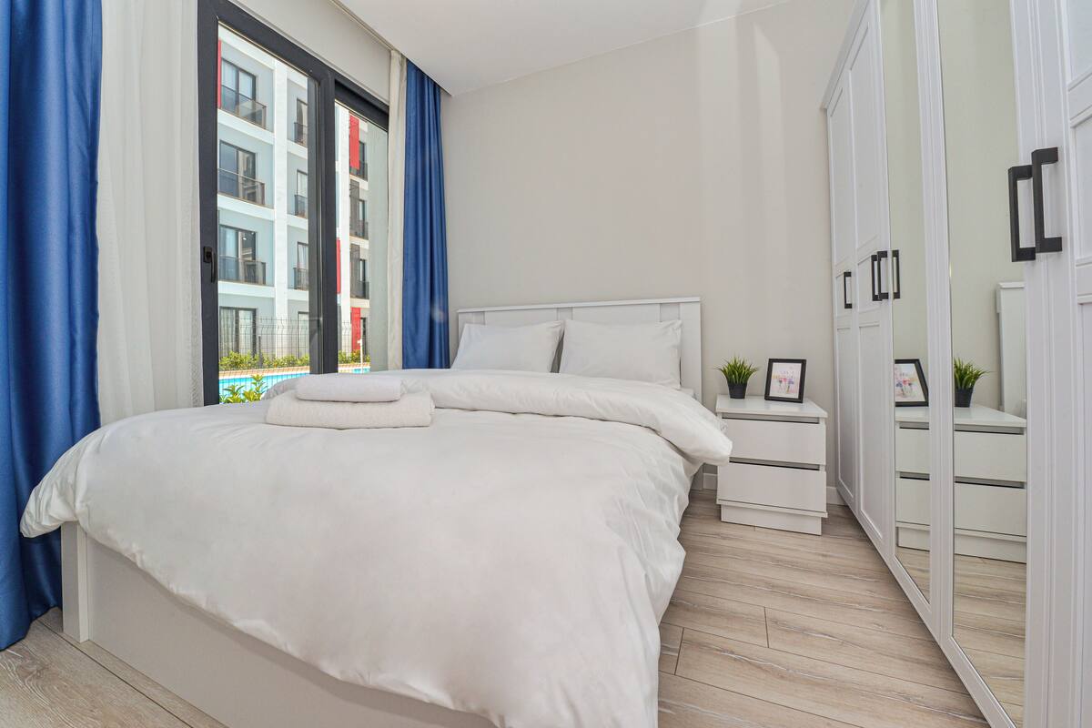 1 dormitorio, escritorio, espacio para trabajar con un portátil