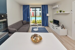 1 bedroom, desk, laptop workspace, blackout curtains - C Suites Antalia Airport (Antalya)