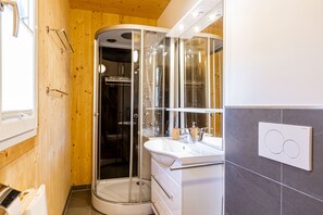 Dusche, Haartrockner, Handtücher