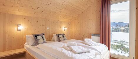 4 bedrooms, free WiFi, bed sheets