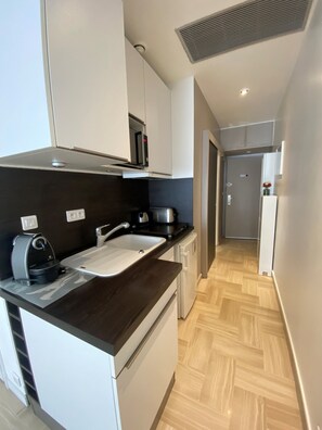 Fridge, microwave, coffee/tea maker, electric kettle