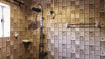 Quarto casal ou duplo conforto | Banheiro | Produtos de toalete grátis