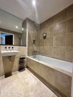 Shower, hair dryer, towels