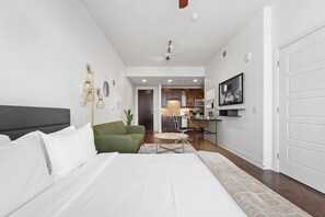 1 habitación, escritorio, tabla de planchar con plancha y wifi gratis 