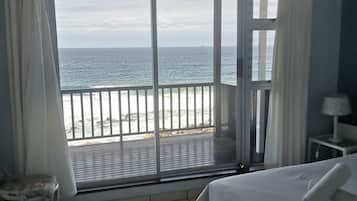 Family Apartment | 1 bedroom, free WiFi, bed sheets
