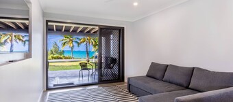 Lower level, Cute Apartment on Lammermoor Beach