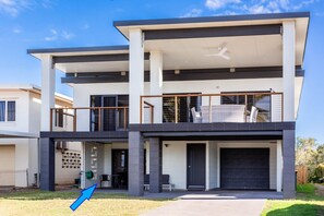 Exterior - Lower level, Cute Apartment on Lammermoor Beach (Yeppoon)