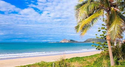 Lower level, Cute Apartment on Lammermoor Beach