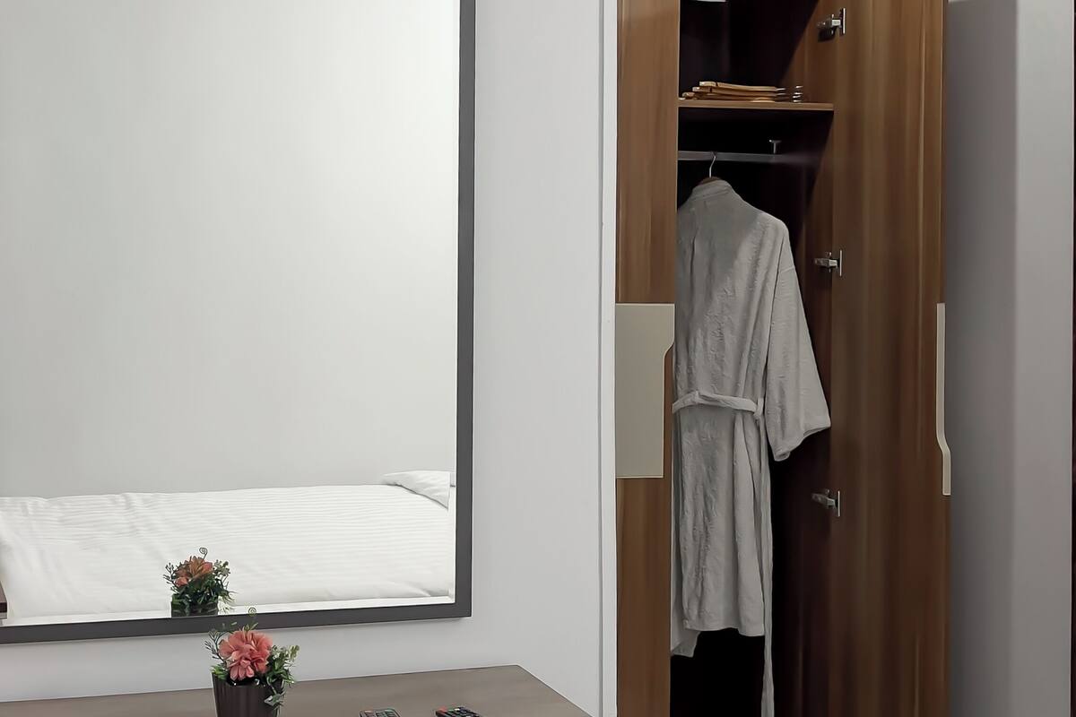 Design Room | Egyptian cotton sheets, premium bedding, pillowtop beds, minibar