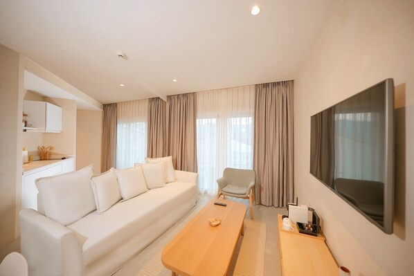 Superior Loft | Premium bedding, minibar, in-room safe, iron/ironing board - House of Marmaris (Marmaris)