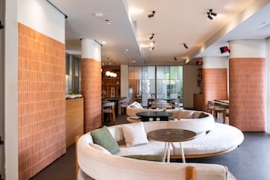 Daily continental breakfast (EUR 10 per person)