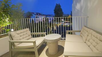 Standard Double Room, 1 Bedroom | Premium bedding, minibar, in-room safe, iron/ironing board