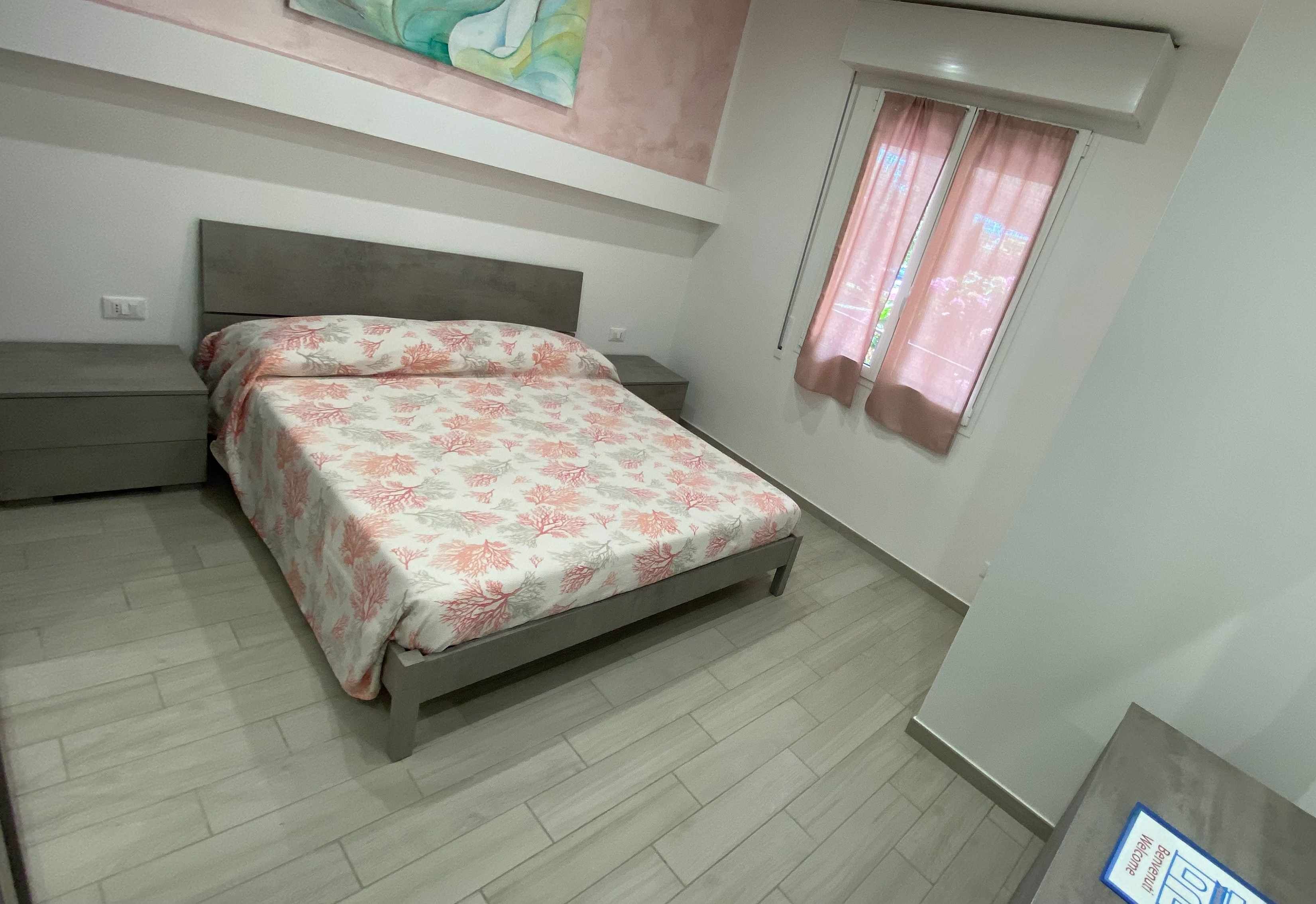 1 habitación, tabla de planchar con plancha, wifi gratis y ropa de cama 