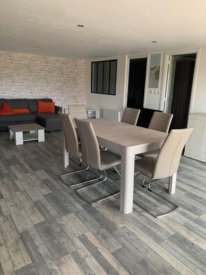 Dining - Appartement Proche Jonzac (Meux)