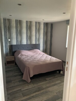 2 bedrooms, iron/ironing board