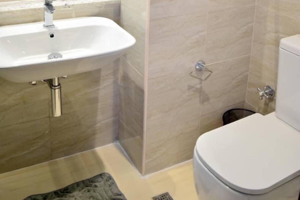 Classic Apartment | Bathroom