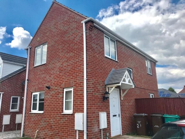 Exterior - A wonderful house share: can accommodate up to 15 friends and family. (Nottingham)