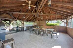 Outdoor dining - Wellness Estate Hedonia Near Varazdin (Petrijanec)
