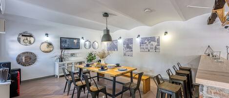 Family House, 6 Bedrooms, Sauna (Wellness Estate Hedonia Near) | Dining