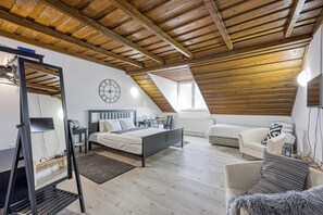 Familie huis, meerdere slaapkamers (Wellness Estate Hedonia Near) | 6 slaapkamers, een laptopwerkplek, een strijkplank/strijkijzer