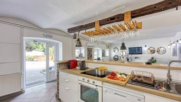 Family House, 6 Bedrooms, Sauna (Wellness Estate Hedonia Near) | Private kitchen