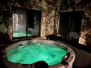 Indoor spa tub
