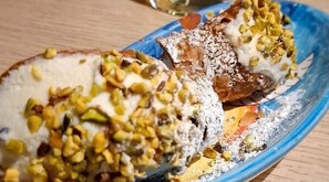 Free daily full breakfast - L'Oasi di Favignana Room and Charme (Favignana)