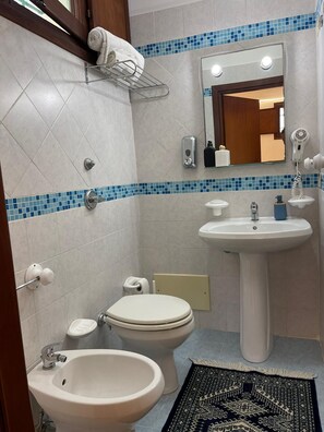 免费洗浴用品、吹风机