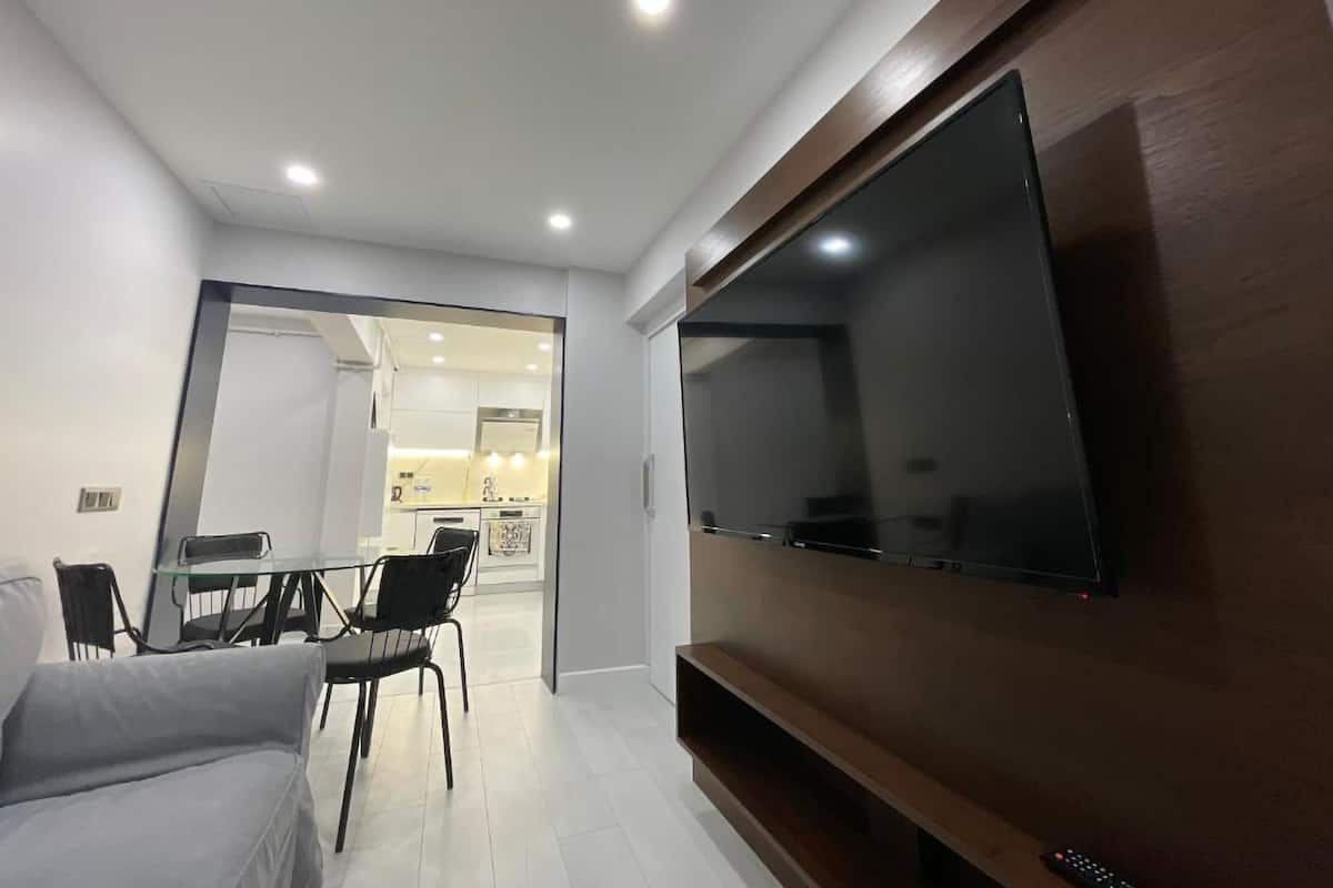 Departamento de lujo | Área de sala de estar | Televisión LCD, Netflix y servicios de streaming