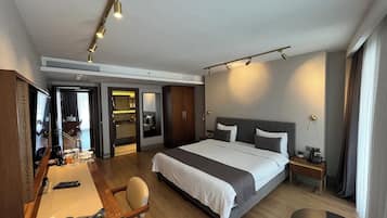 Two-Bedroom Suite | Hypo-allergenic bedding, free minibar items, in-room safe, desk