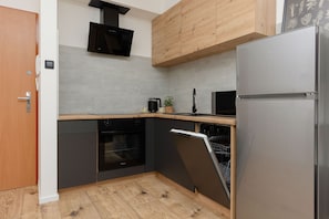 Microwave, dishwasher, cookware/dishes/utensils