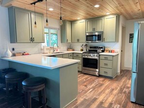 Refrigerador, microondas, horno, placa de cocina