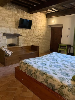 1 bedroom, free WiFi, bed sheets - Poggio delle favole farm holidays (Cagli)