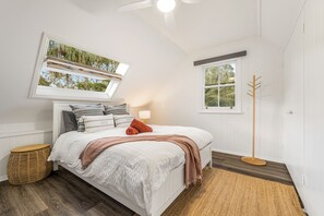 4 bedrooms, iron/ironing board, free WiFi