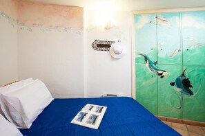 2 bedrooms, iron/ironing board, bed sheets