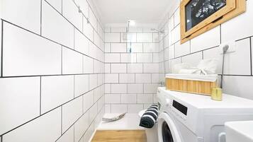 Asciugacapelli, asciugamani, carta igienica