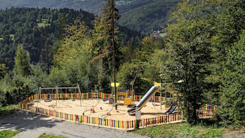Área de juegos infantiles al aire libre