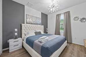 14 habitaciones, tabla de planchar con plancha y cuna de viaje