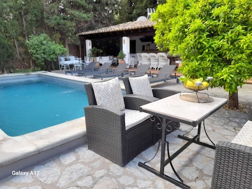Exquisite Family Villa with Pool, WIFI, SAT TV, AC and Enchanting Outdoor Garden