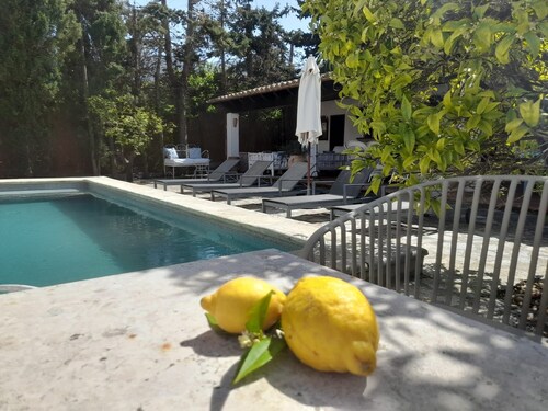 Exquisite Family Villa with Pool, WIFI, SAT TV, AC and Enchanting Outdoor Garden