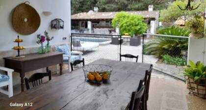 Exquisite Family Villa With Pool, Wifi, SAT TV, and Enchanting Outdoor Garden