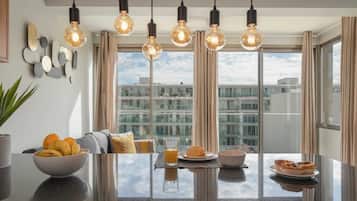 Departamento básico, 1 cama Queen size y sofá cama | Restaurantes