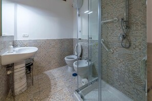 Douche, serviettes fournies