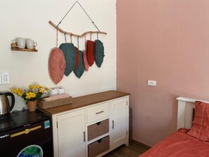 Eenvoudige kamer | Verduisterende gordijnen, geluiddichte muren, gratis wifi, beddengoed