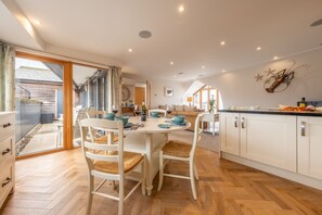 Interior - Peewitts Penthouse, Wells-next-the-Sea, Norfolk (Wells-next-the-Sea)