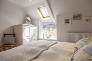 2 slaapkamers, een strijkplank/strijkijzer, reisbedje, internet