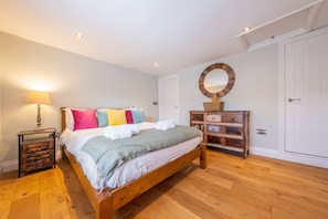 2 bedrooms, internet, bed sheets - Boatman's Cottage, Wells-next-the-Sea, Norfolk (Wells-next-the-Sea)
