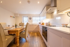 Microwave, dishwasher - Boatman's Cottage, Wells-next-the-Sea, Norfolk (Wells-next-the-Sea)