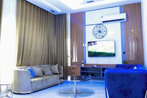 Elite Apartment, 3 Bedrooms | Living area
